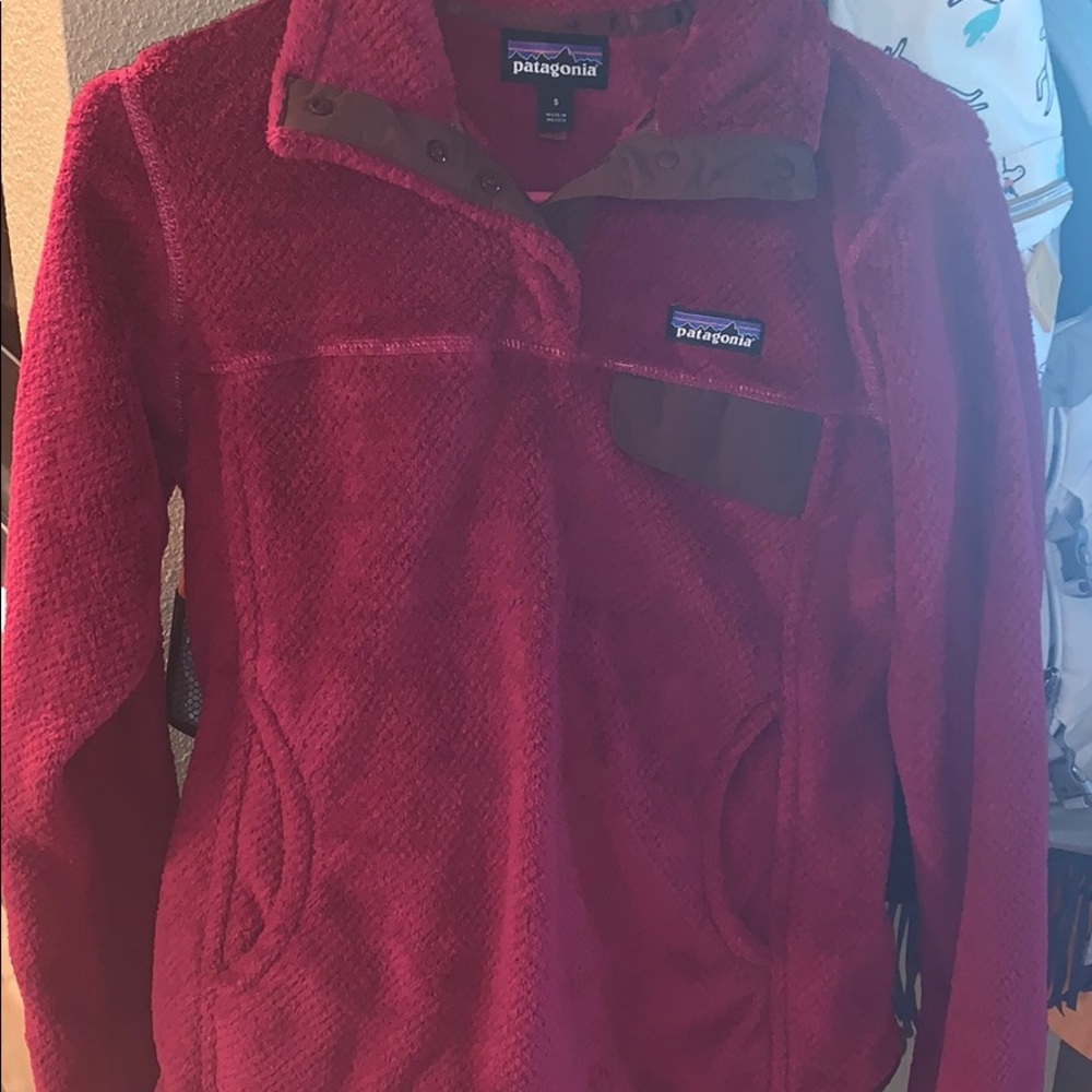 pink patagonia pullover.